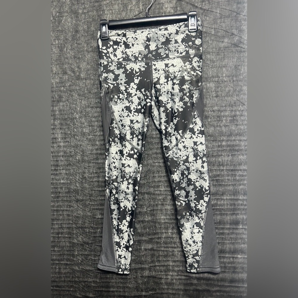 Under Armour women’s S HeatGear Compression Leggings Gray Black Camo(A231)&✨ - Picture 3 of 6